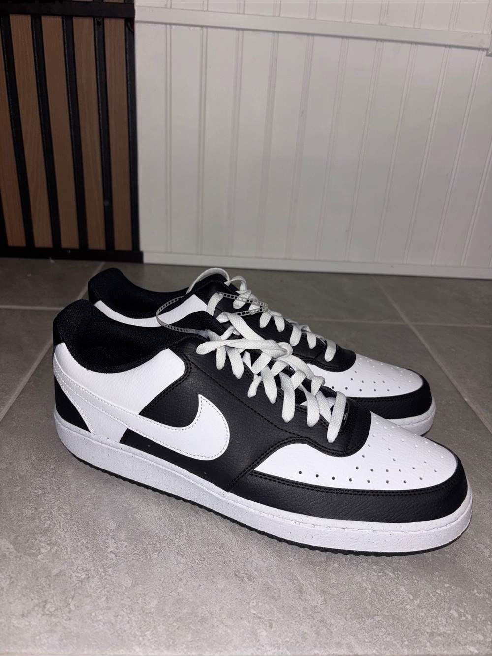 Nike Men’s Black and White Low-Top Sneakers